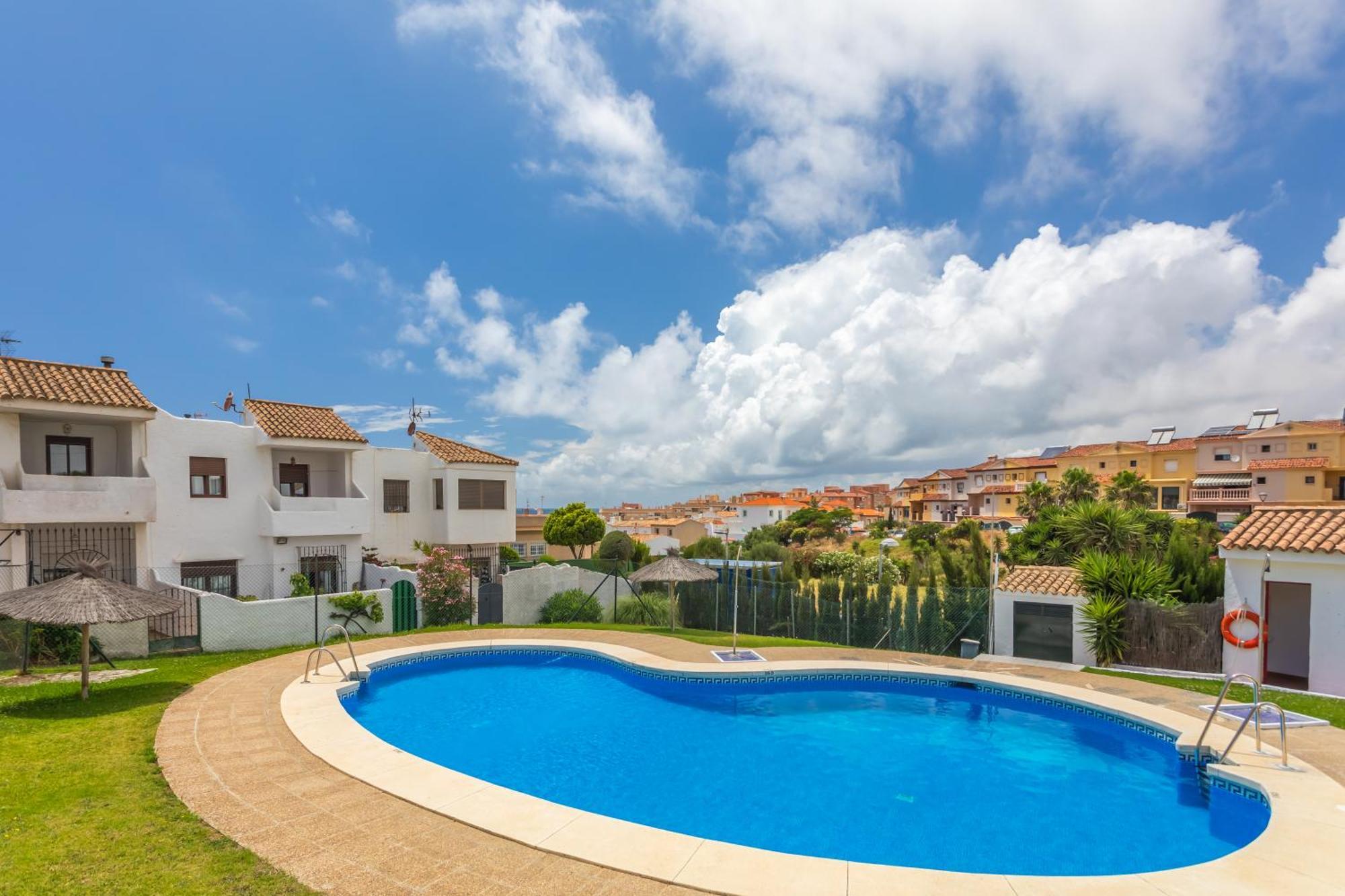 Espectacular Adosado - Patio, Piscina & Office Apartment